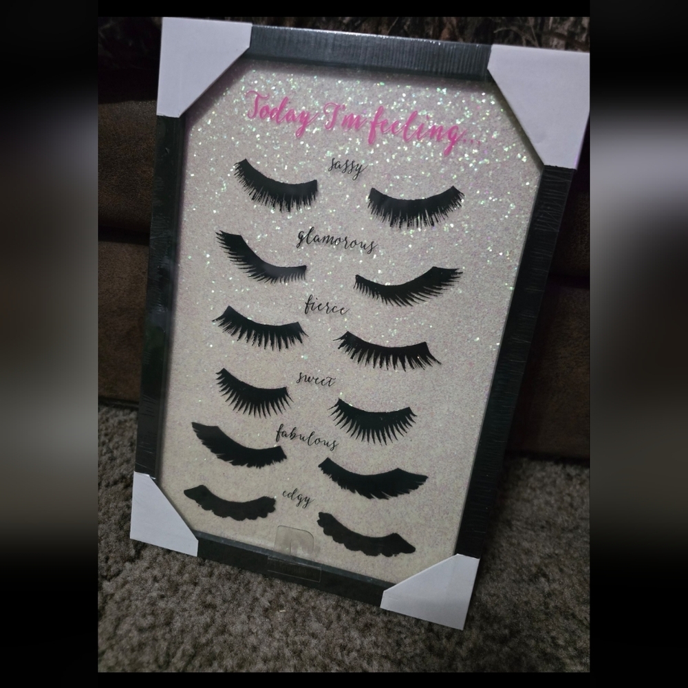 Glitter Eyelash Wall Hanging Decor